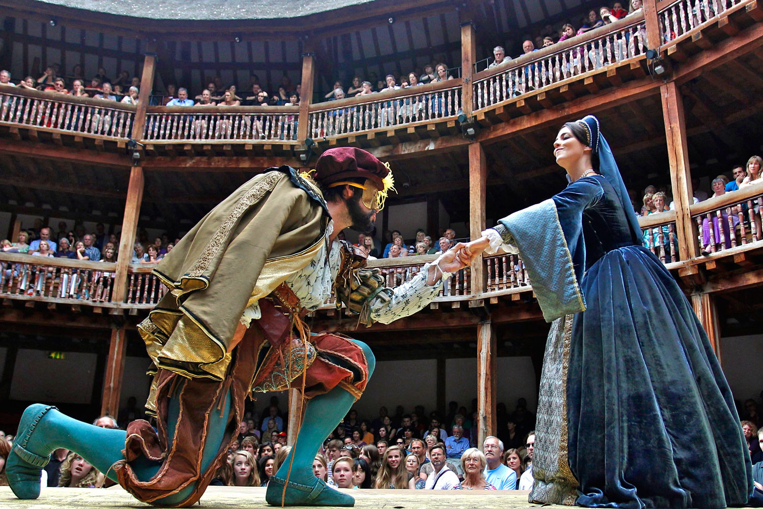 Inside-shakespeares-globe-theatre